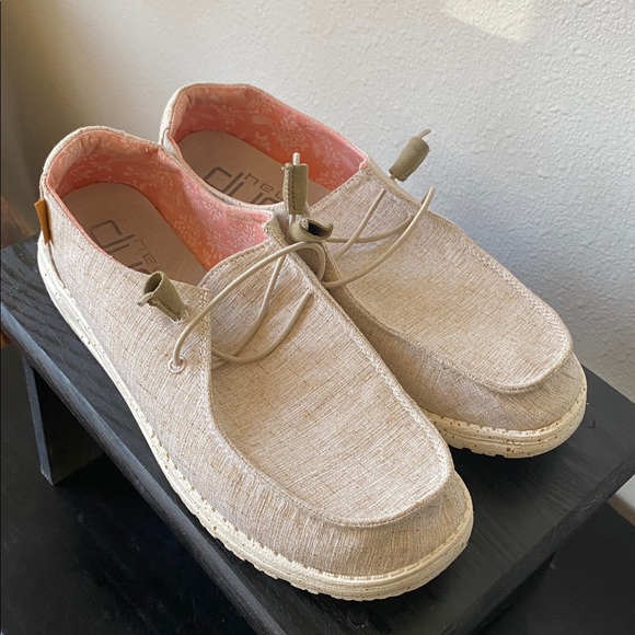 Hey Dude Wendy Beige Shoes with Pink Lining Size 10 - Picture 3 of 9
